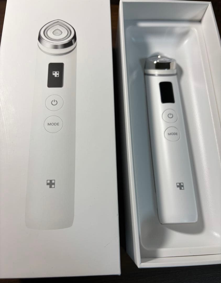 メディキューブ　美顔器　AGE-R ブースタープロ　ホワイト