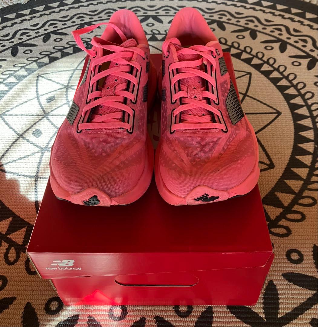 本日限定値下　希少New balance FuelCell Rebel v4