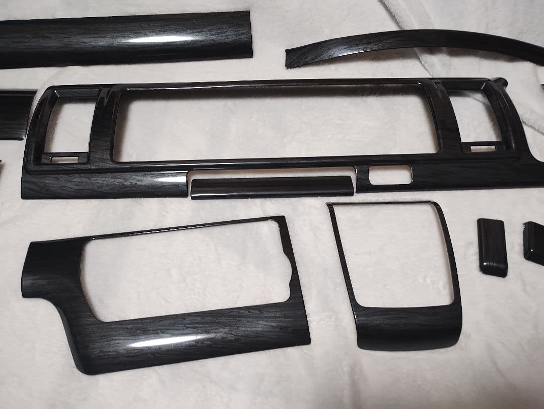 SilkBlaze 200系ハイエース 4型 ワイドインテリアパネル黒木目