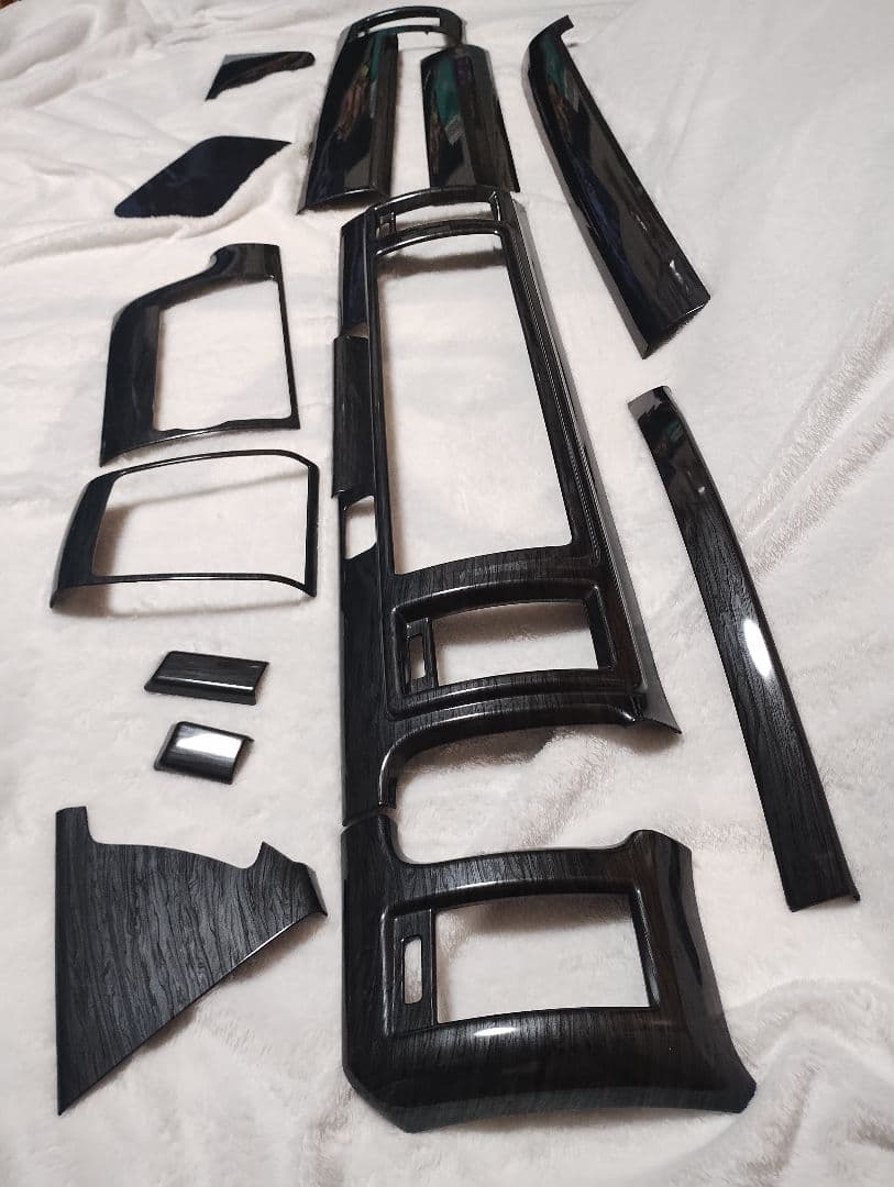 SilkBlaze 200系ハイエース 4型 ワイドインテリアパネル黒木目