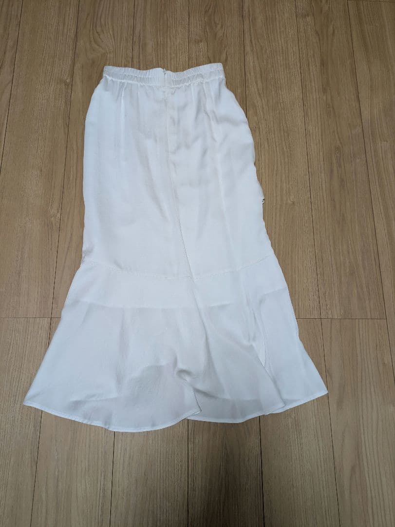 【新品未使用】ラ ブティックボンボン　アシメラッフルスカート　ホワイト