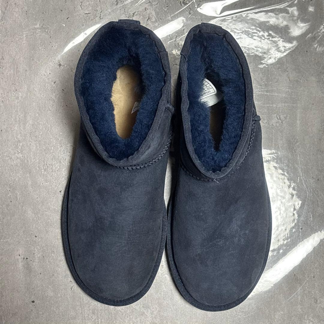【新品未使用】UGG ショートブーツ W CLASSIC MINI 23cm