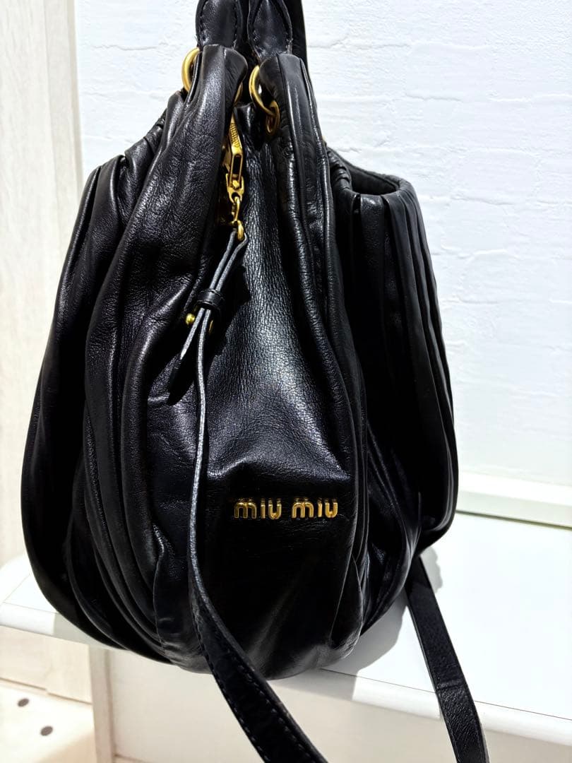 miu miu ブラック ハンドバッグ