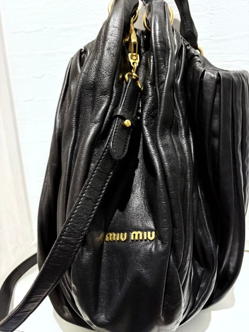 miu miu ブラック ハンドバッグ