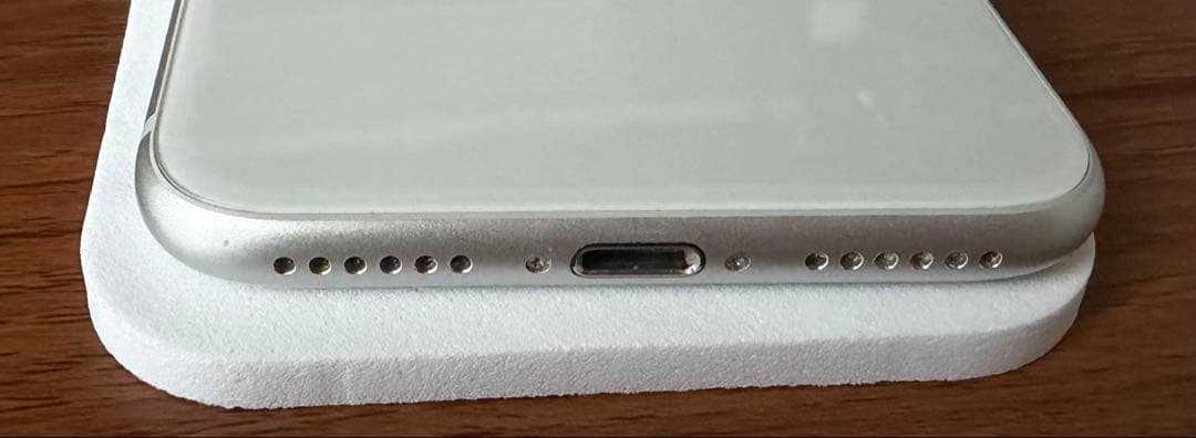 あああああ販売Apple iPhone 8 シルバー 64GB 本体