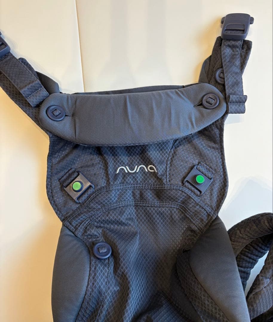 【美品 お値段相談可】ヌナ カドルNUNA Cudl Clik 抱っこ紐 デニム