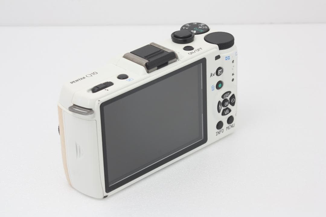 ペンタックス PENTAX Q10 ボディ ホワイト 完動品 #353b