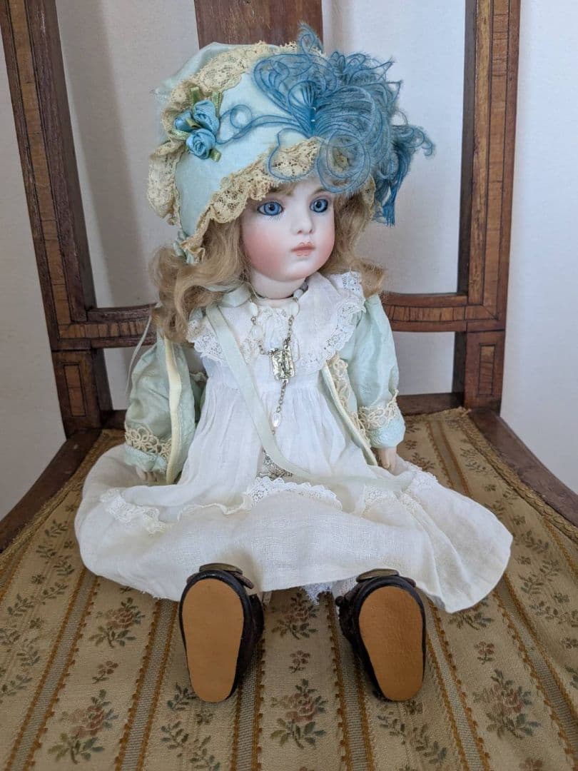 ブリュジュン　ビスクドール　リプロ　素晴らしいドレスとボネ