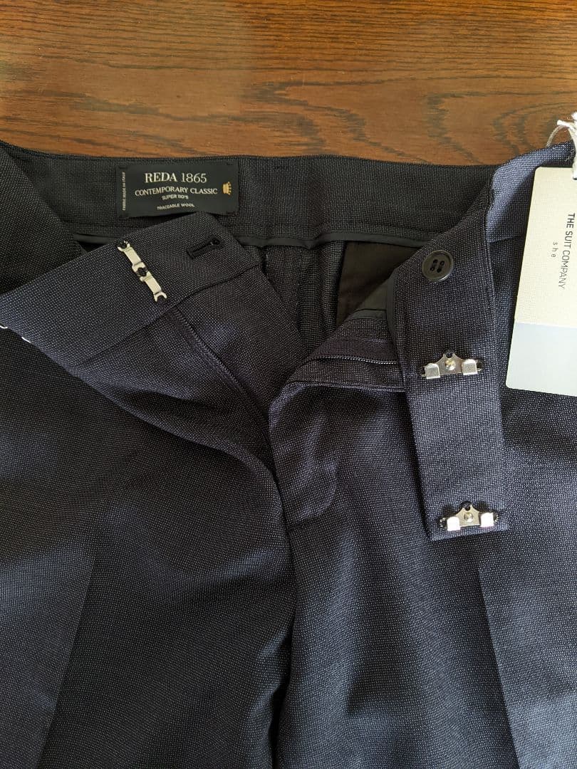 タグ付新品未使用ネイビービジネススーツ