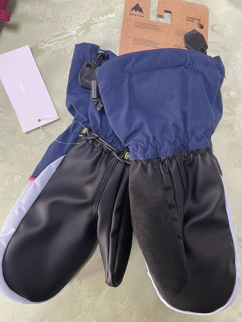 新品　バートン　キッズスノーボード上下セットとグローブとニット帽の4点セット