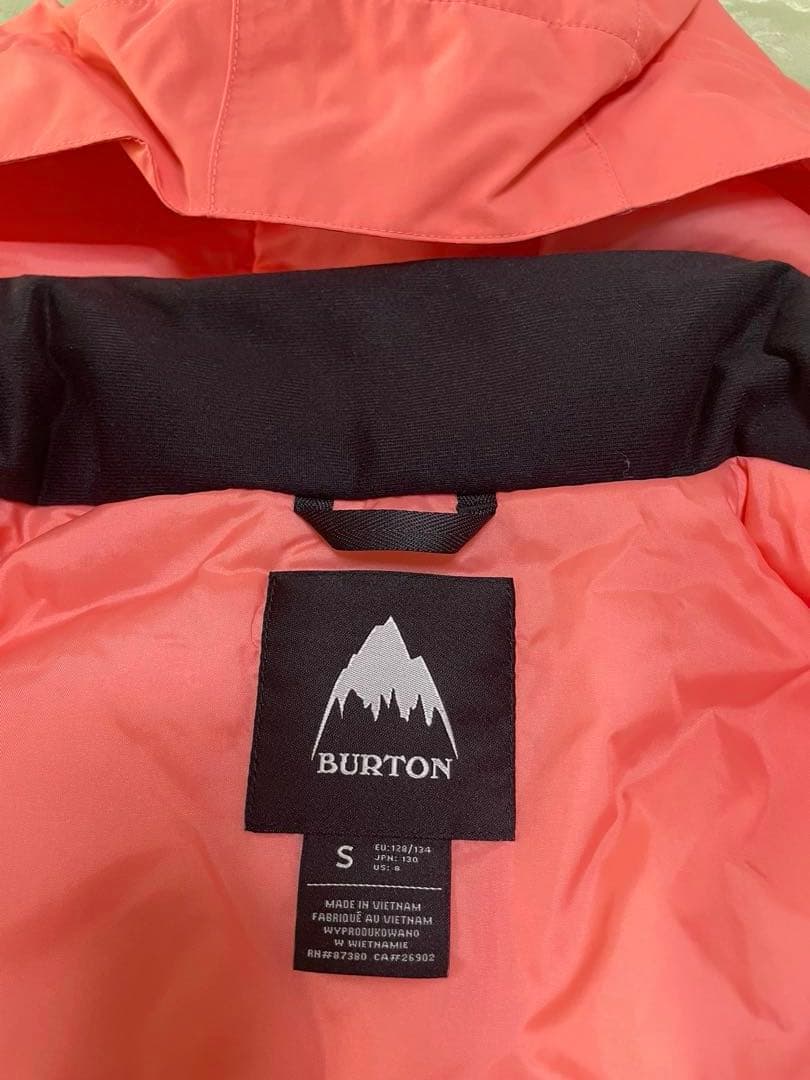 新品　バートン　キッズスノーボード上下セットとグローブとニット帽の4点セット