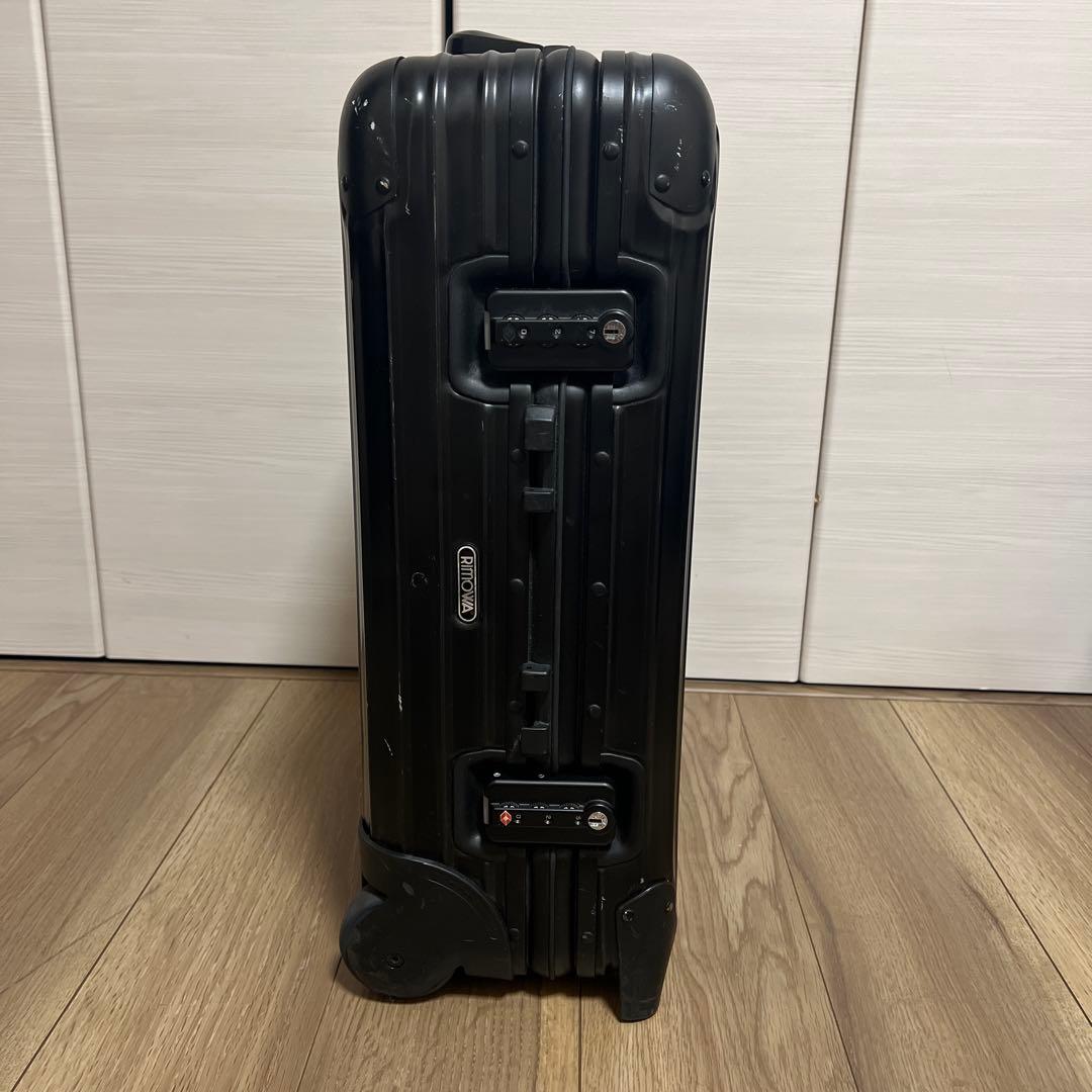 リモワ　キャリーケース　機内持ち込み可能