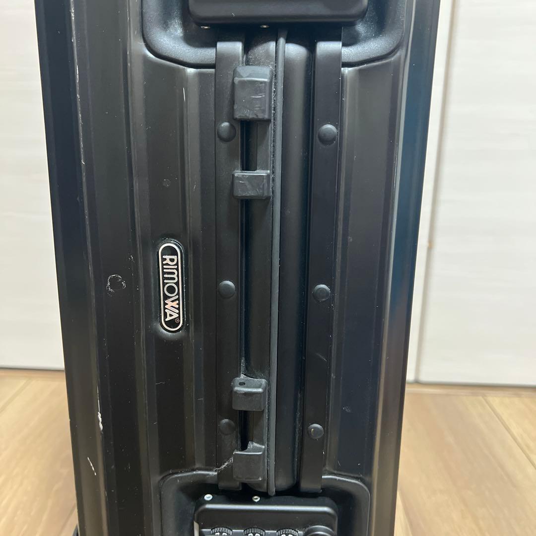 リモワ　キャリーケース　機内持ち込み可能