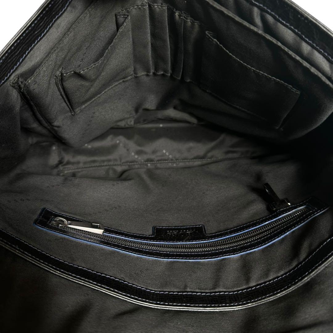 大容量　ヒューゴボス　ショルダーバッグ　メッセンジャーバッグ　レザー　ブラック