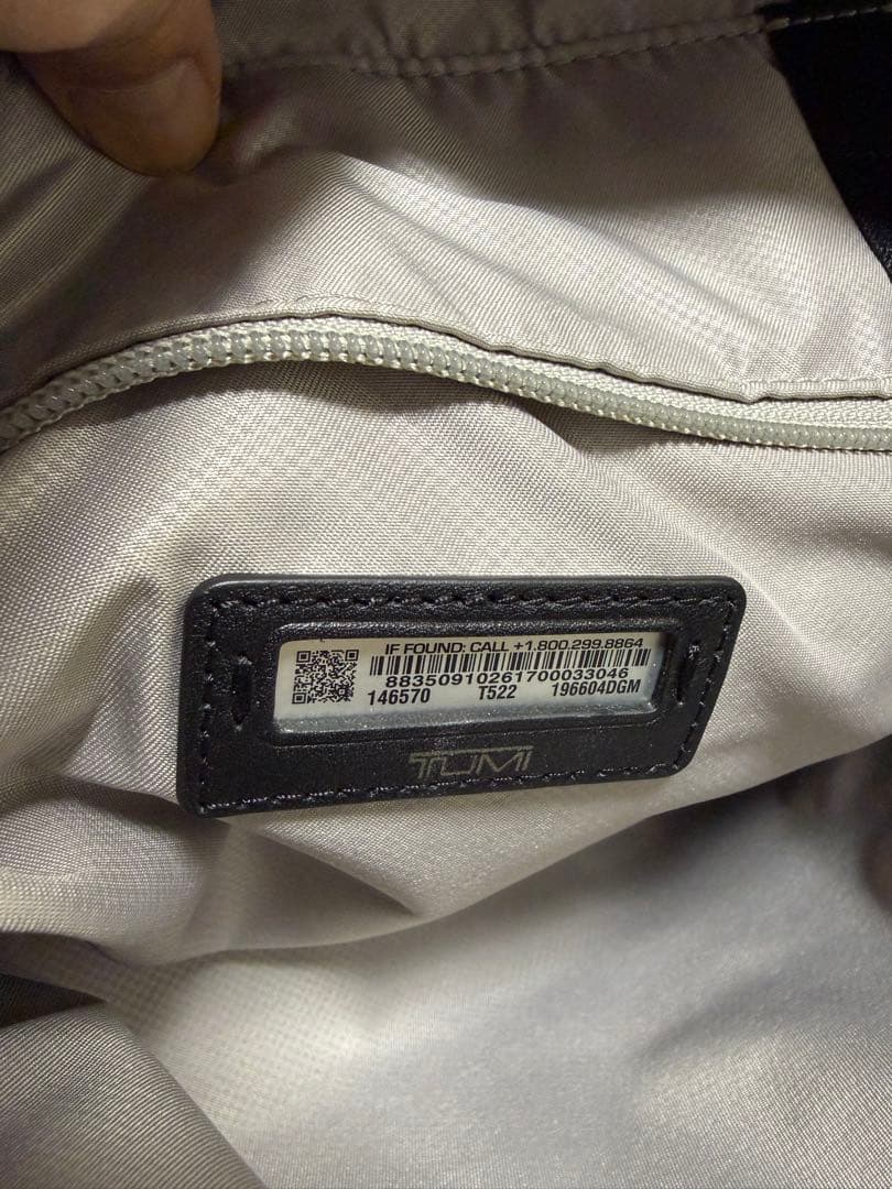 TUMI ヴァレッタ　ラージトート　ブラック/ガンメタ　国内正規店購入