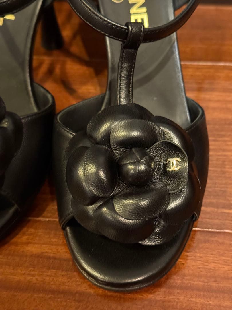 CHANEL ブラックサンダル カメリア