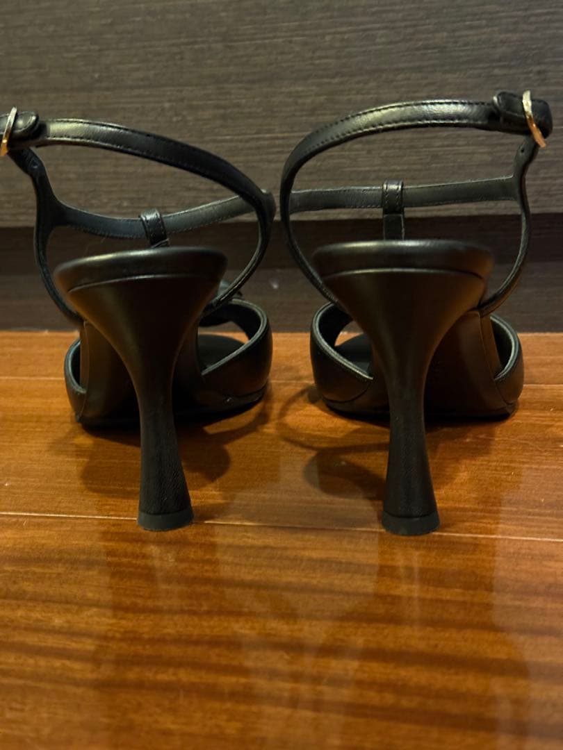 CHANEL ブラックサンダル カメリア