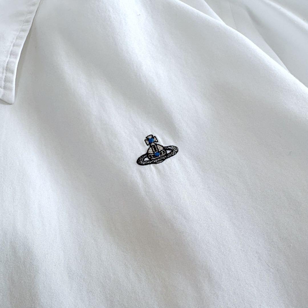 ヴィヴィアンウエストウッドマン 長袖シャツ アシンメトリー 変形 オーブ刺繍 白
