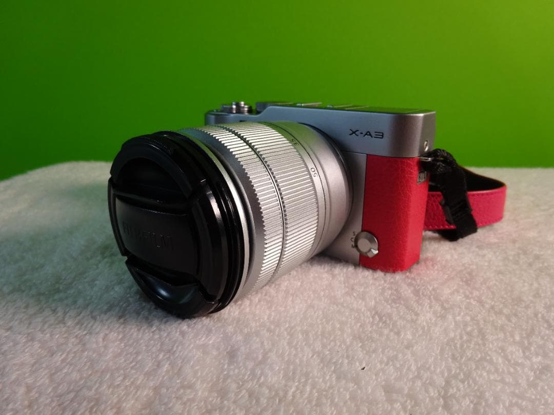 Fujifilm X-A3 ミラーレスカメラ シルバー/レッド　動作品