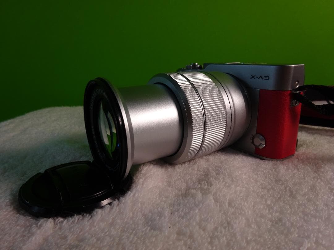 Fujifilm X-A3 ミラーレスカメラ シルバー/レッド　動作品