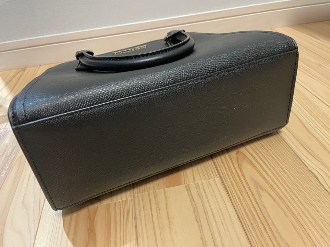 Michael Kors SHEILA センタージップ サッチェル ミディアム黒