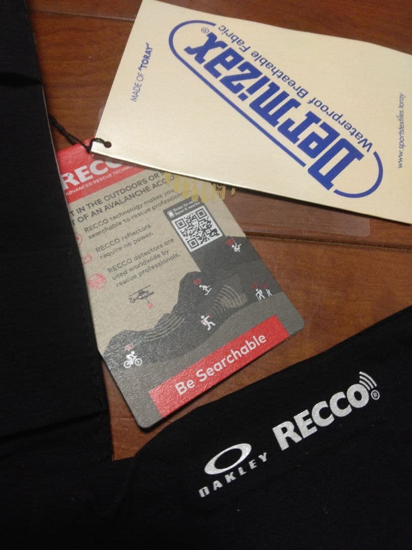 新品 OAKLEY M 上下セット　スノーシェル　スキー スノーボード ウエア