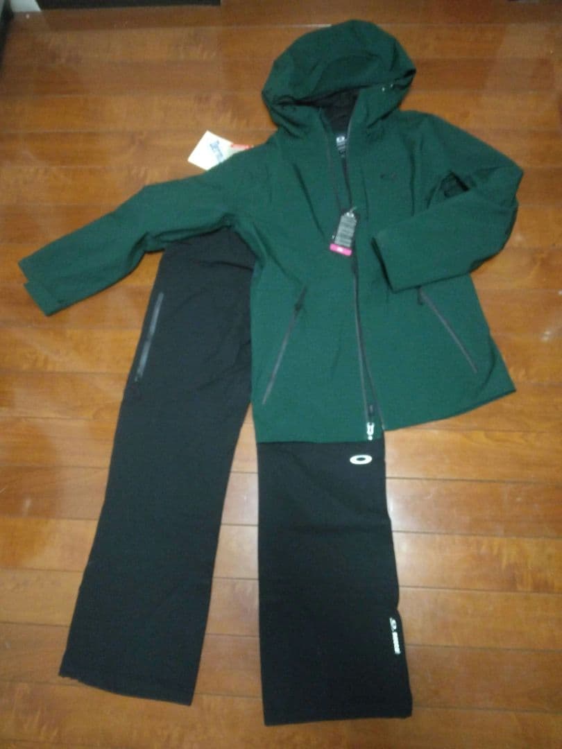新品 OAKLEY M 上下セット　スノーシェル　スキー スノーボード ウエア