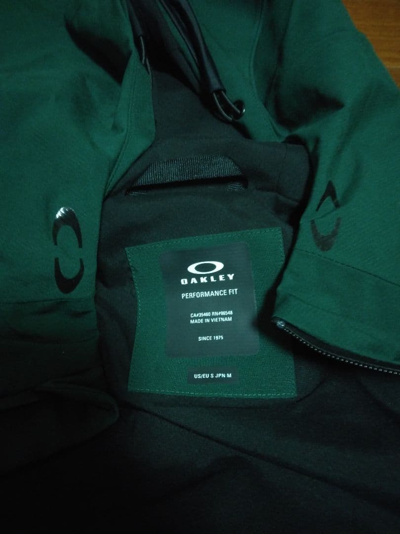 新品 OAKLEY M 上下セット　スノーシェル　スキー スノーボード ウエア
