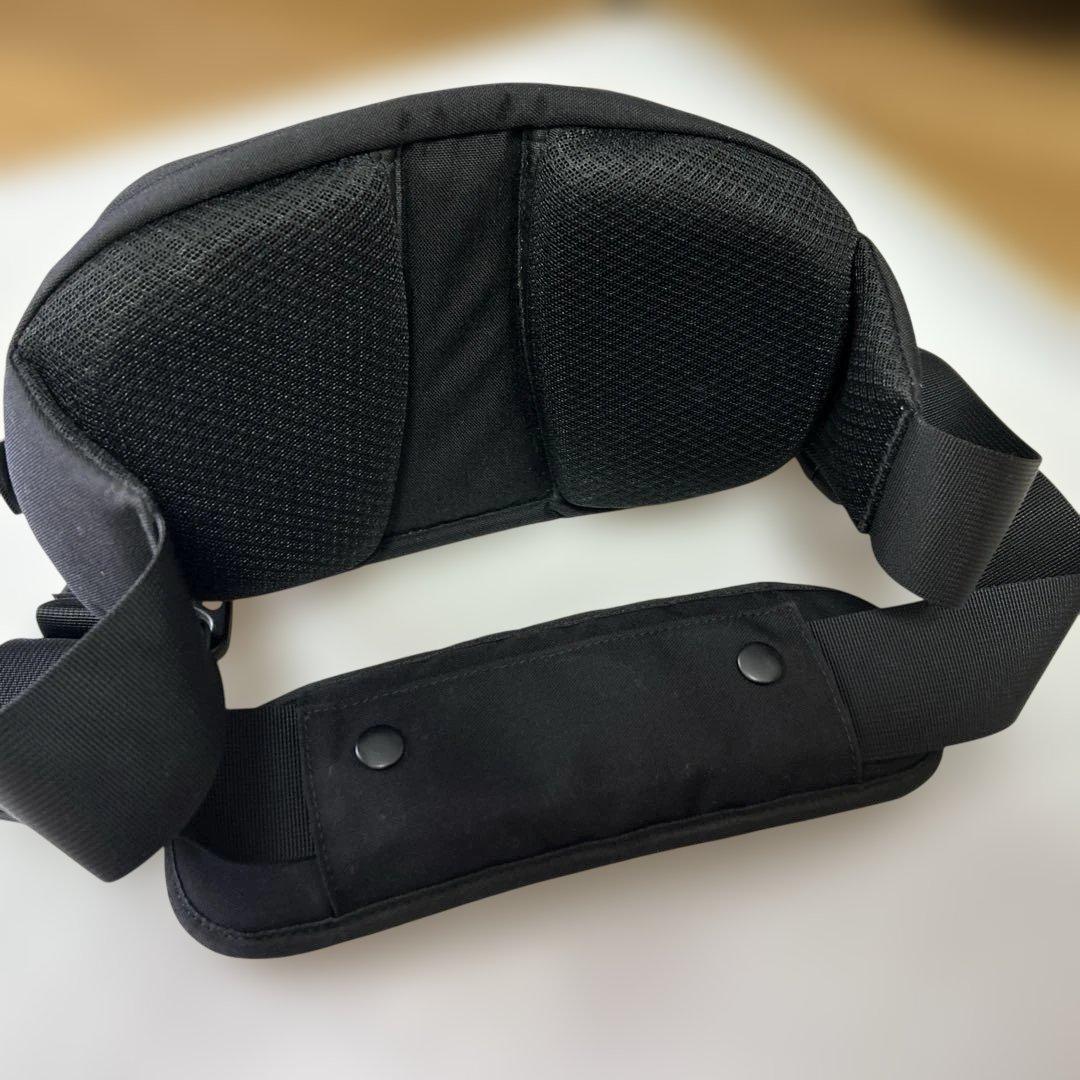 Hugoo ハグー ヒップシート ブラック ショルダーバック　抱っこ紐