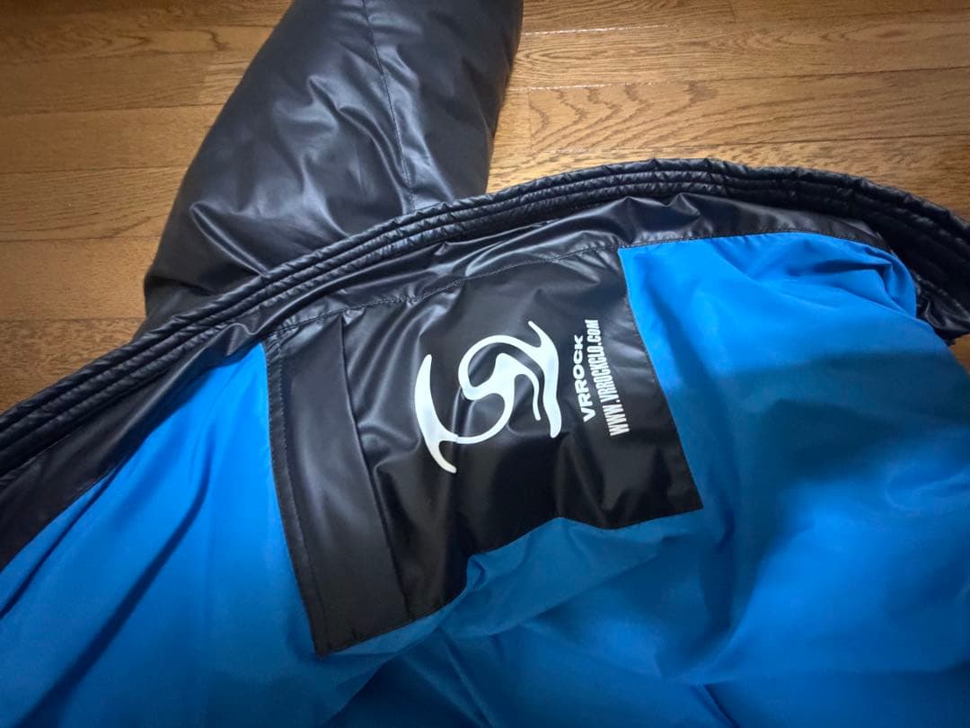 Vrrock ダウンジャケット　青色　フード付き