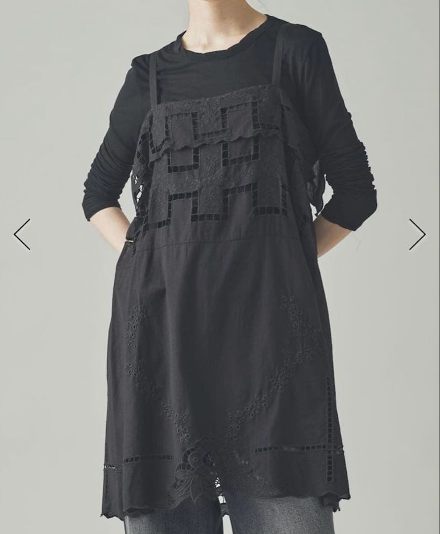 カレンソロジー　カットワーククロスブラウス