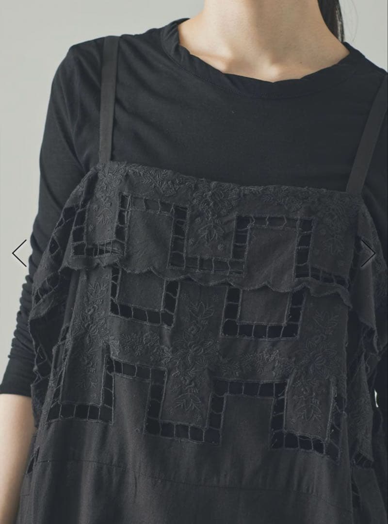 カレンソロジー　カットワーククロスブラウス