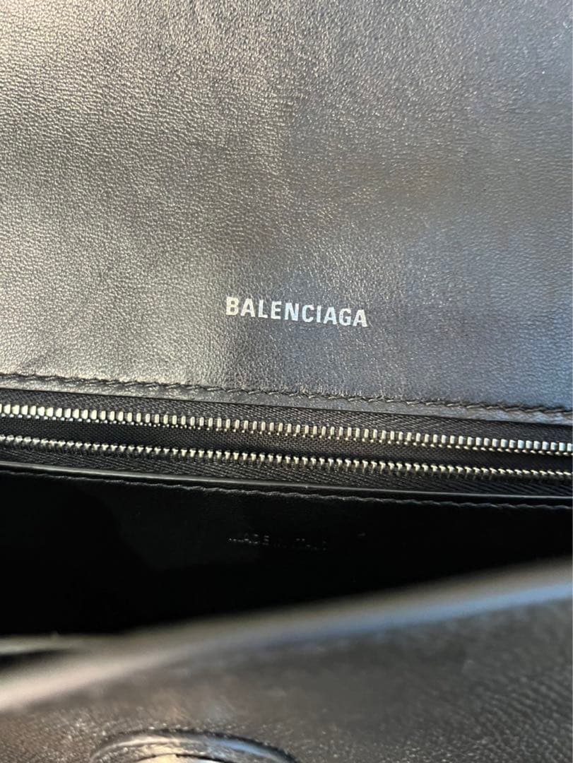 バレンシアガ　downtown メッセンジャー　24SS バッグ