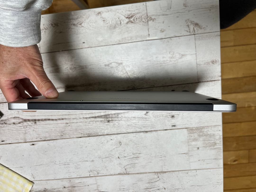 バッテリー交換済 MacBook Air 13, i5, 8GB, 256GB