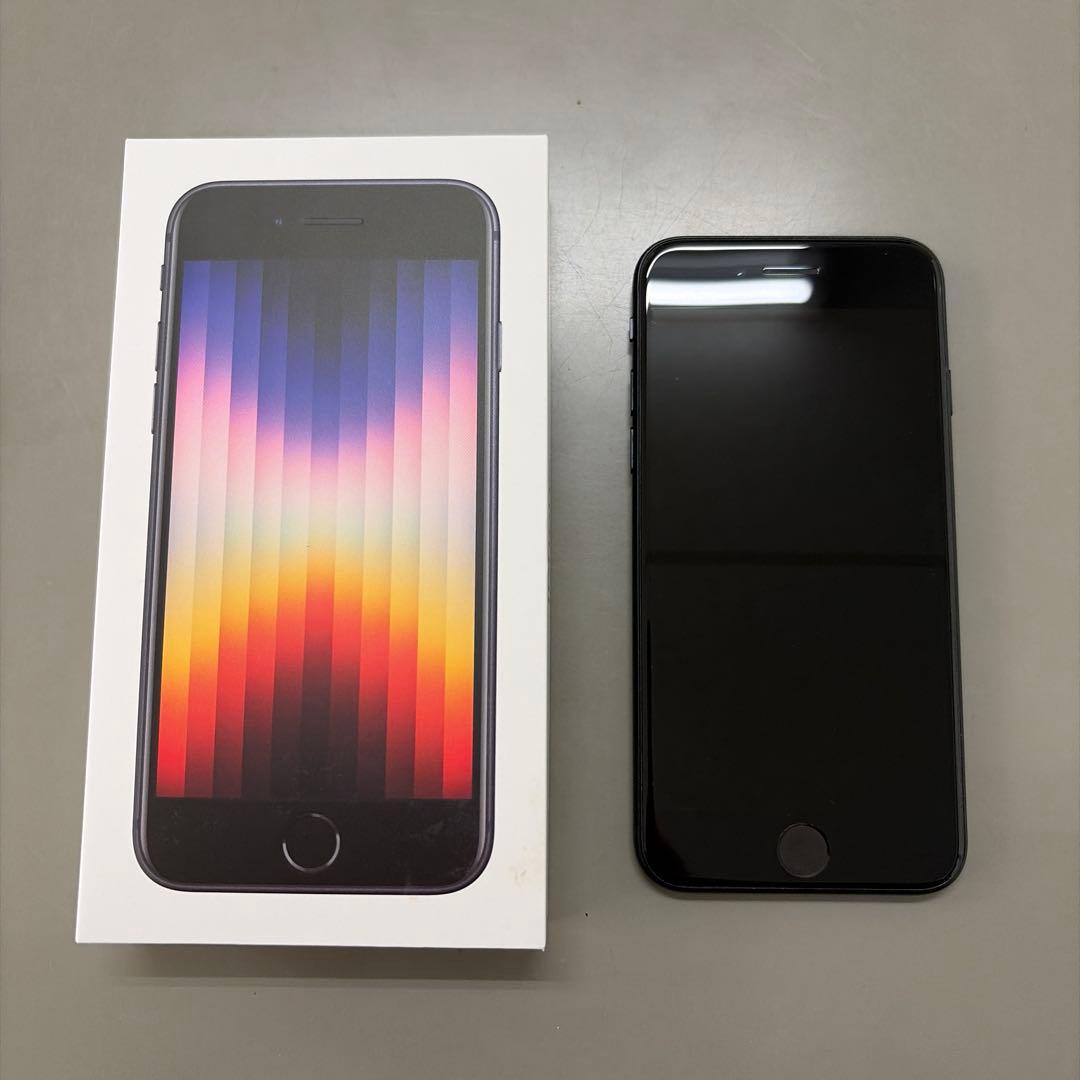 【じじじい】Apple iPhone SE (第3世代) ブラック 本体