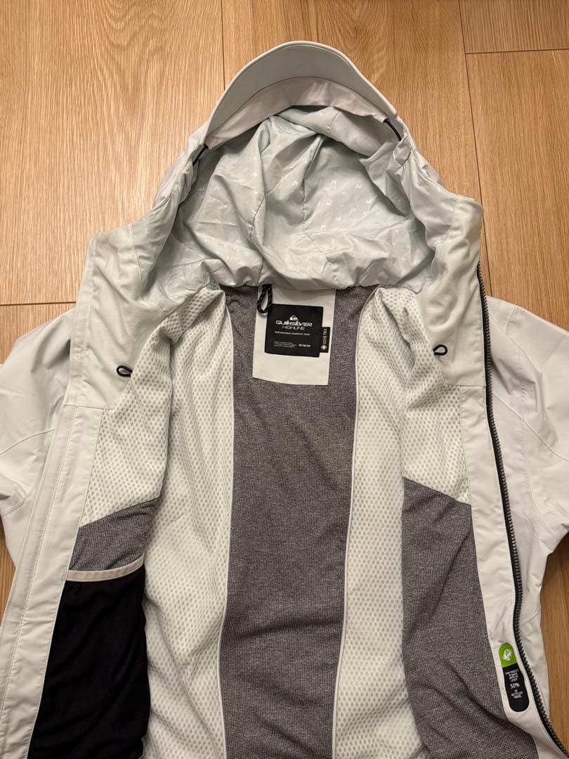 クイックシルバー　スノーボードウェア　ほぼ新品　M アウター　ジャケット