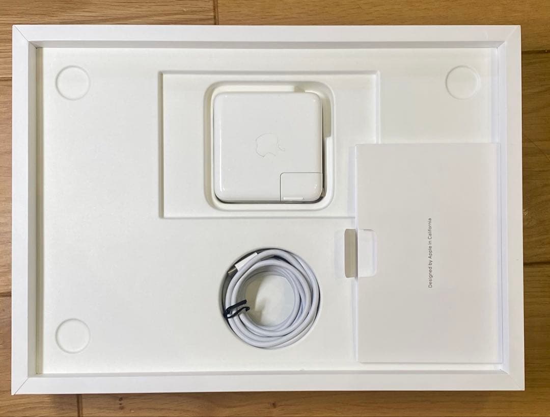 MacBook本体 Apple MacBook M1 16GB 512GB