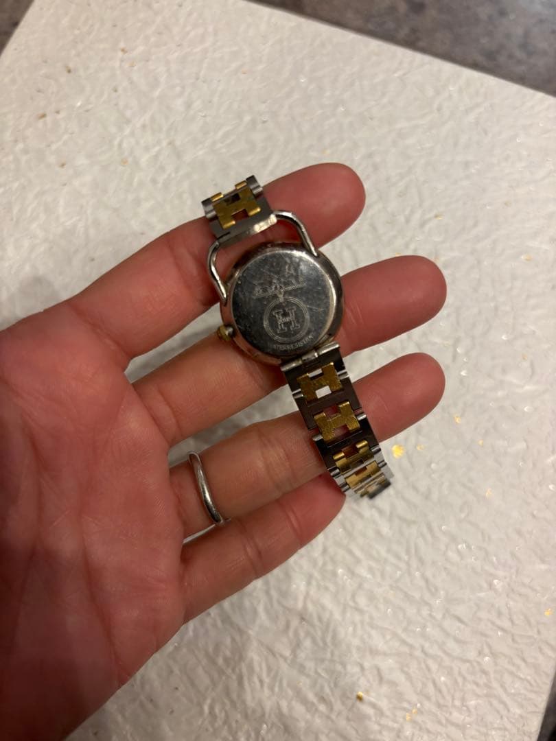 エルメスのアナログ腕時計