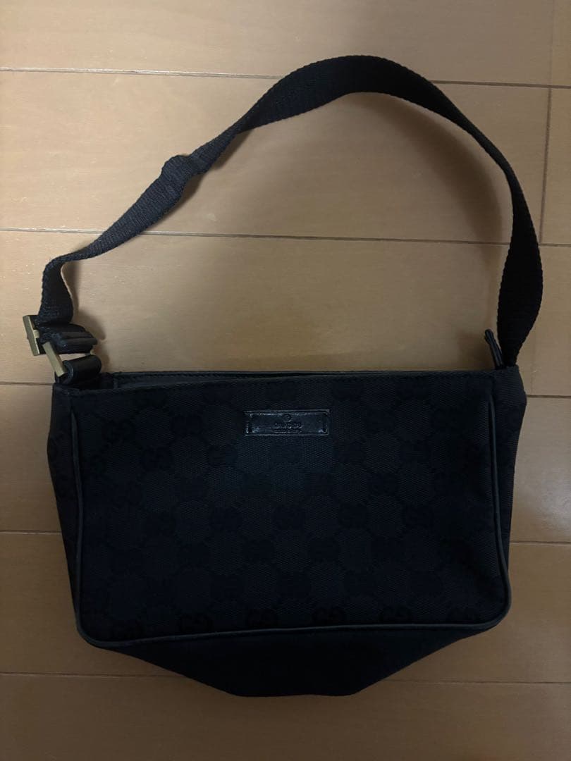 GUCCI ブラック ショルダーバッグ　ブランド