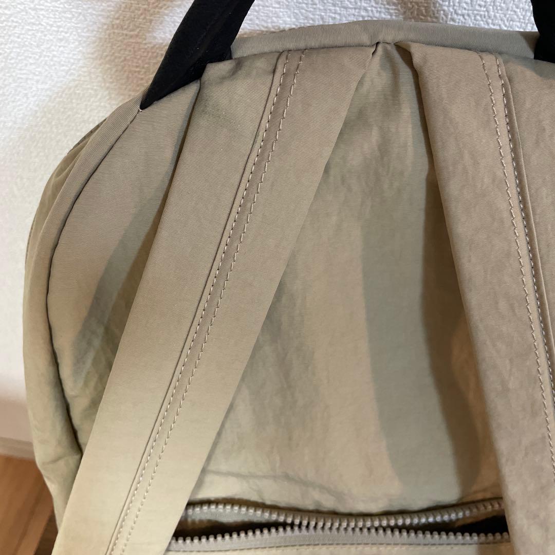 美品　ニジュウカノウ　ライトナイロンリュックS ライトベージュ