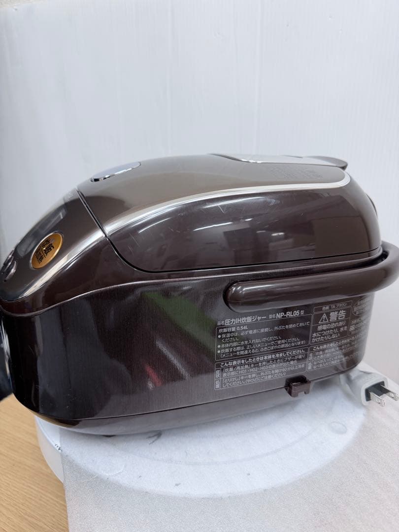 象印 Zojirushi 圧力IH炊飯器 NP-RL05（3合炊き）2019年製
