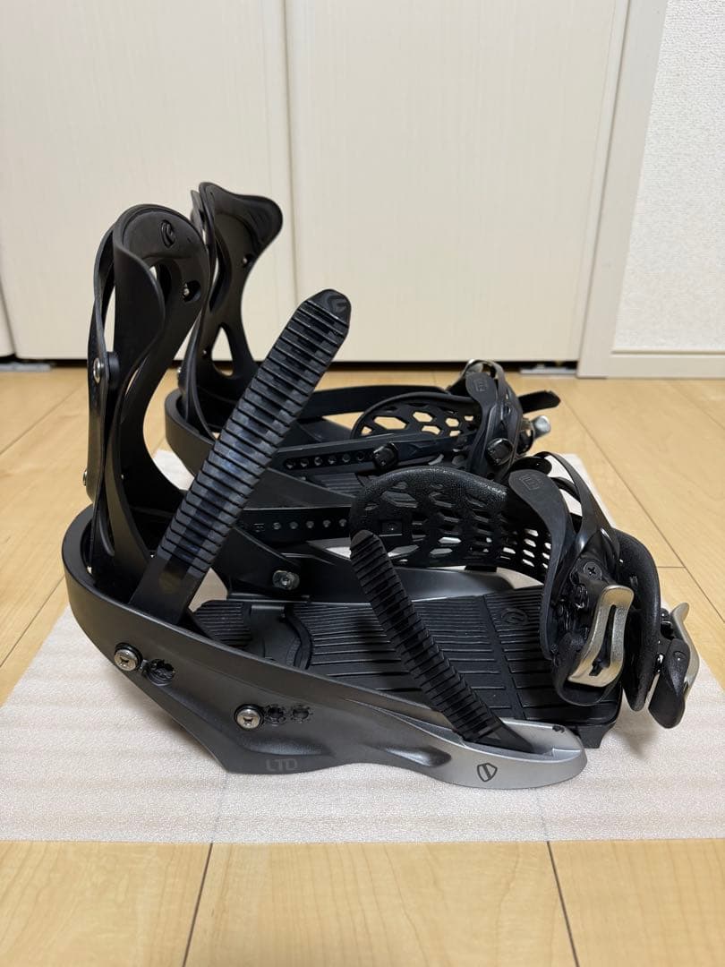 FLUX XV LTD（F7XVML）カーボンハイバック バインディング 傷あり