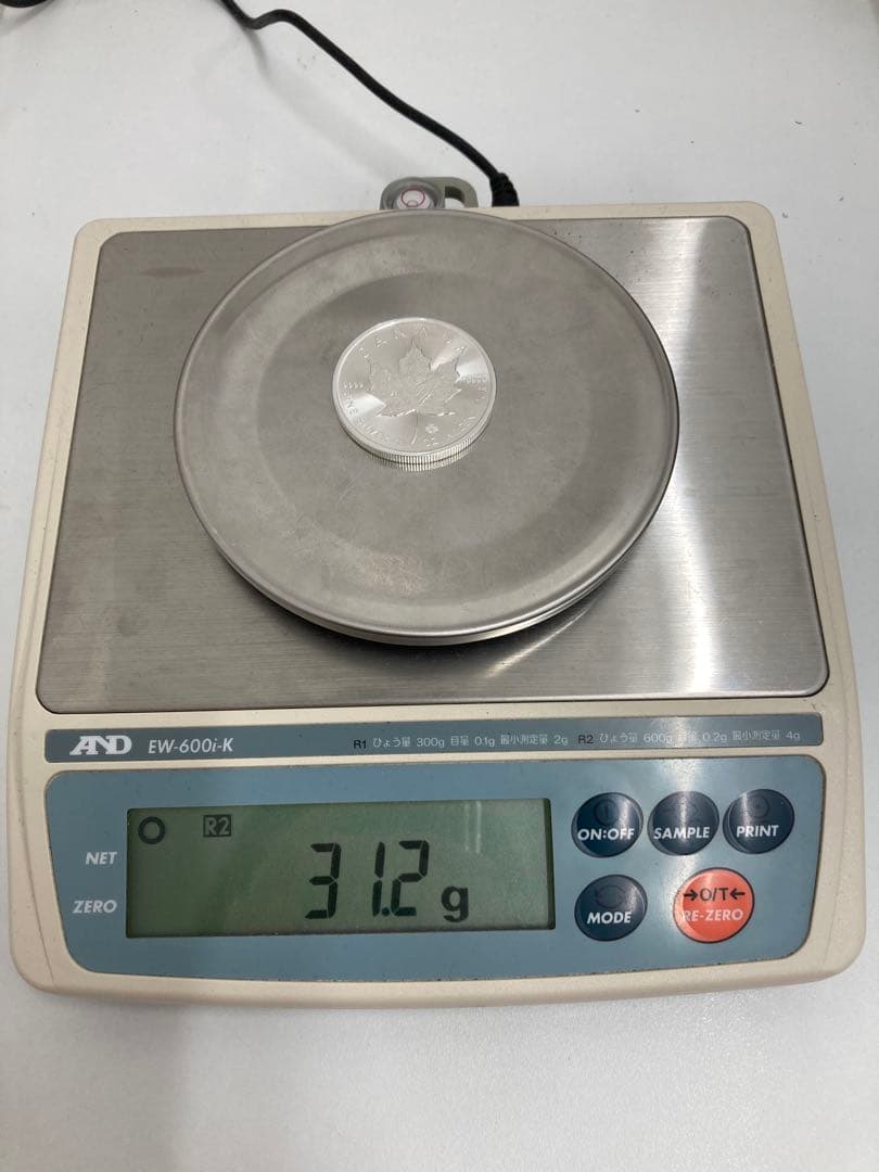 カナダ王室造幣局発行 メイプルリーフ銀貨 1オンス 純銀 1オンス　2枚売り①