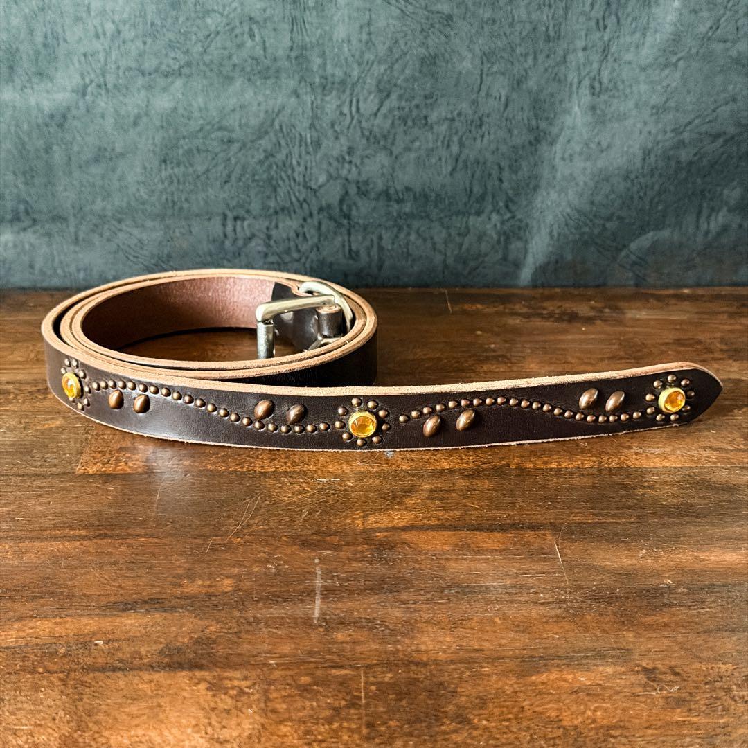 スタッズナローベルトUKサドルフラワーレリック23mm 32inch122cm