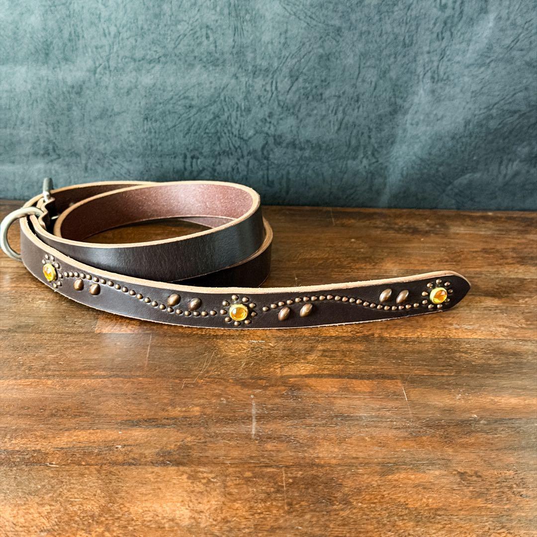 スタッズナローベルトUKサドルフラワーレリック23mm 32inch122cm