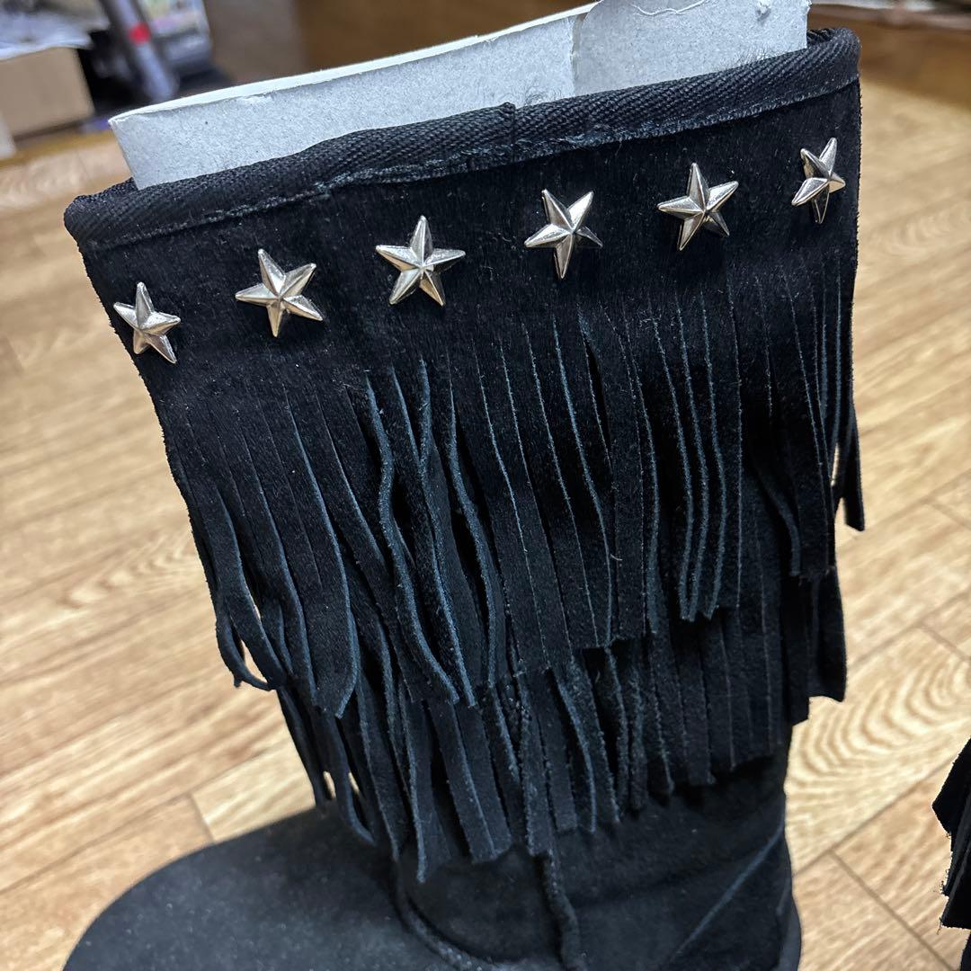 ジミーチュウUGGフリンジ付きブラックムートンブーツ