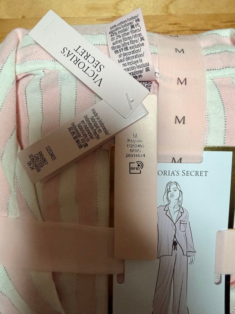 Victoria's Secret ピンクストライプ サテンパジャマセット