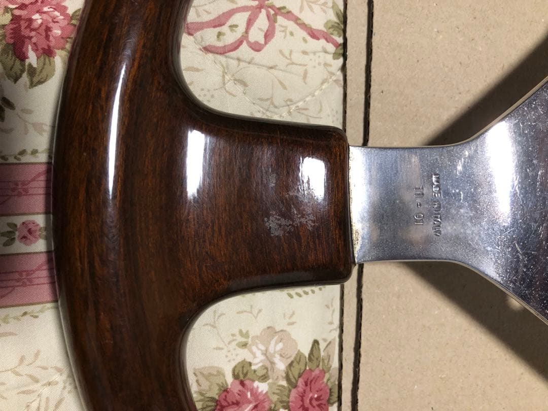 momo ウッドステアリング　中古品