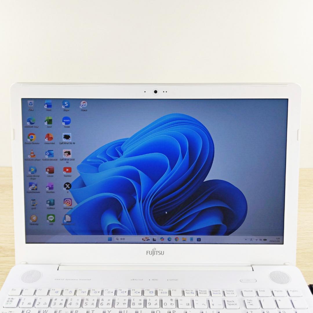 高性能i3☆快適SSD☆Win11 ブルーレイ 富士通ノートパソコン カメラ付き