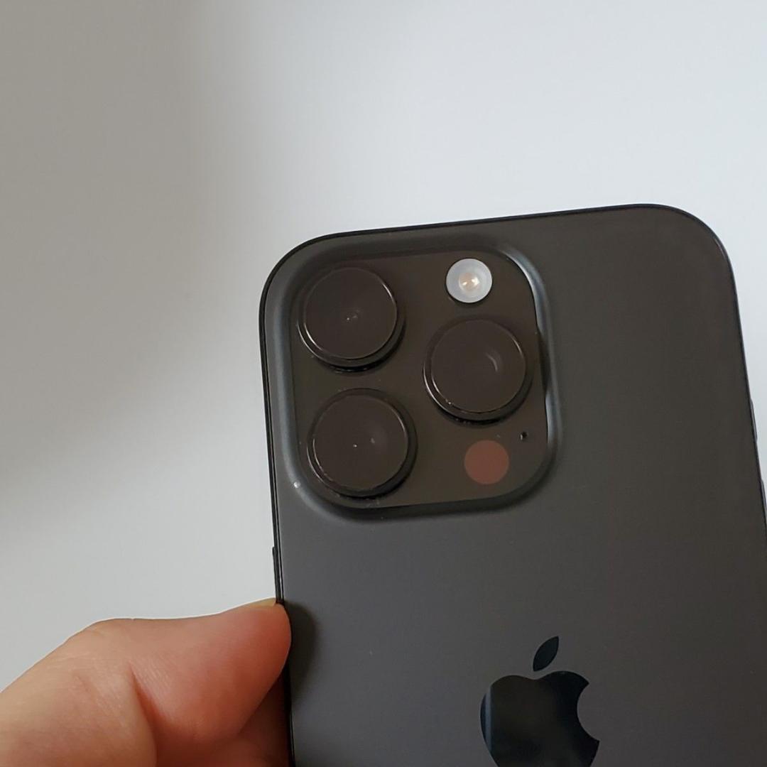 海外版 iPhone 16pro 1TB（eSIM x 2）シャッター音なし